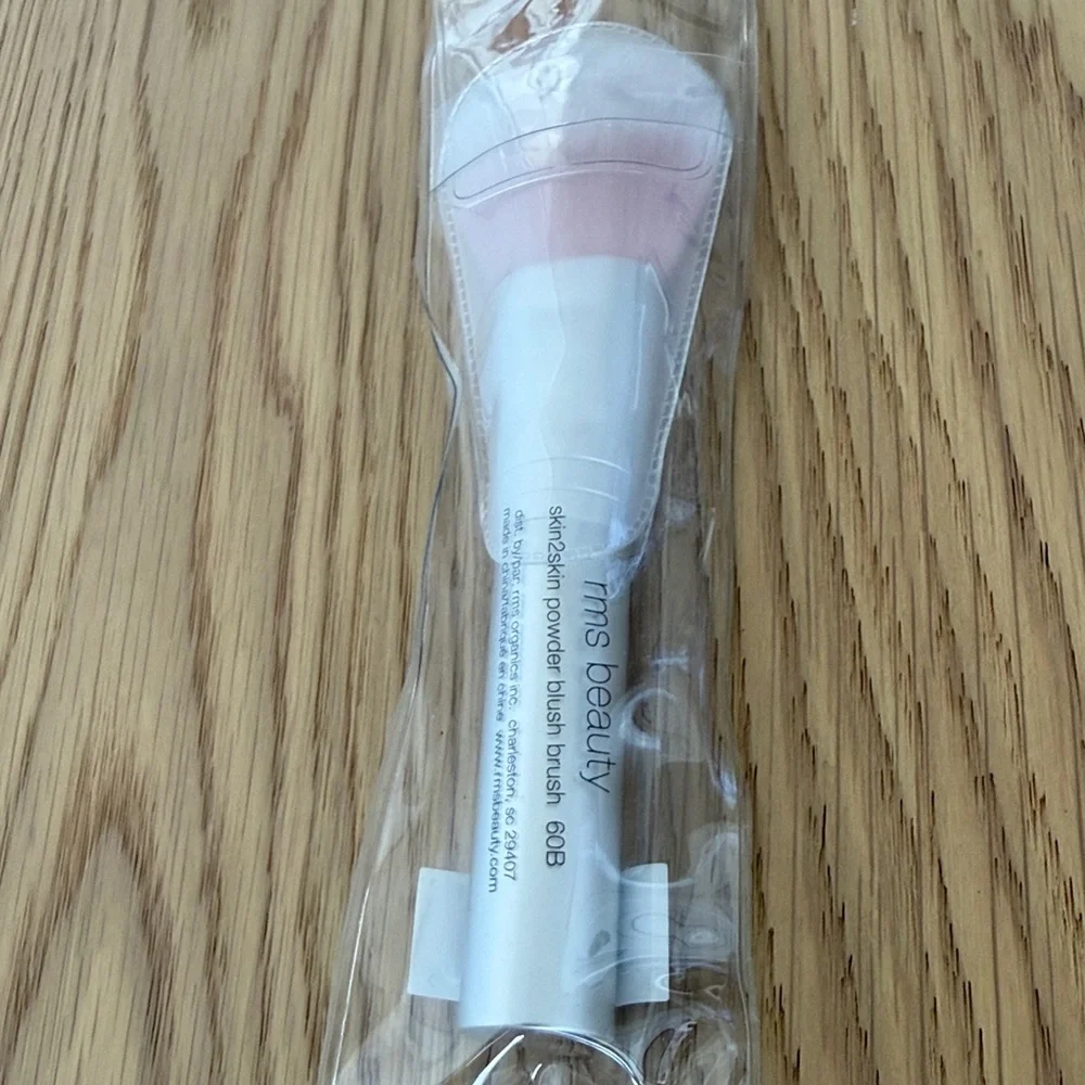 RMS BEAUTY POWDER BLUSH BRUSH